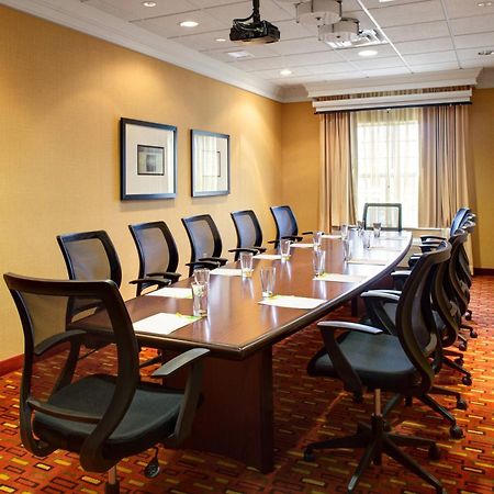 Отель Courtyard By Marriott Лондон Экстерьер фото