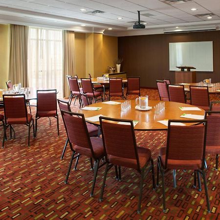 Отель Courtyard By Marriott Лондон Экстерьер фото