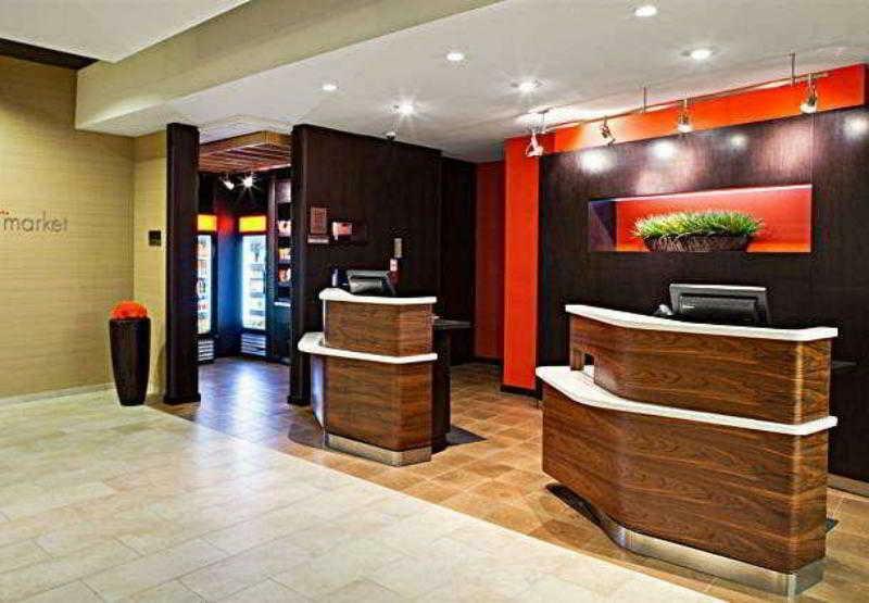 Отель Courtyard By Marriott Лондон Экстерьер фото