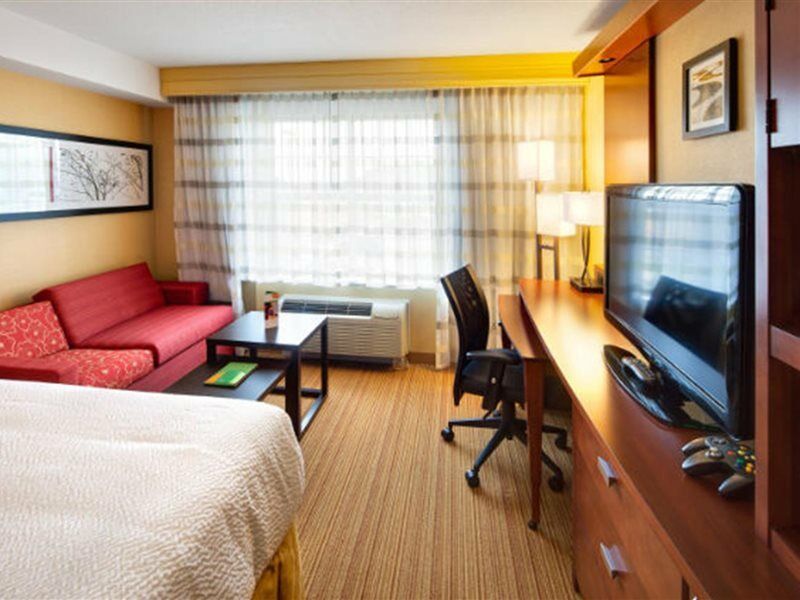 Отель Courtyard By Marriott Лондон Экстерьер фото