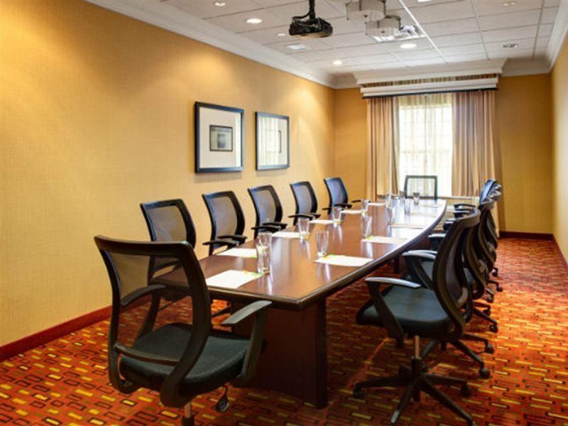 Отель Courtyard By Marriott Лондон Экстерьер фото