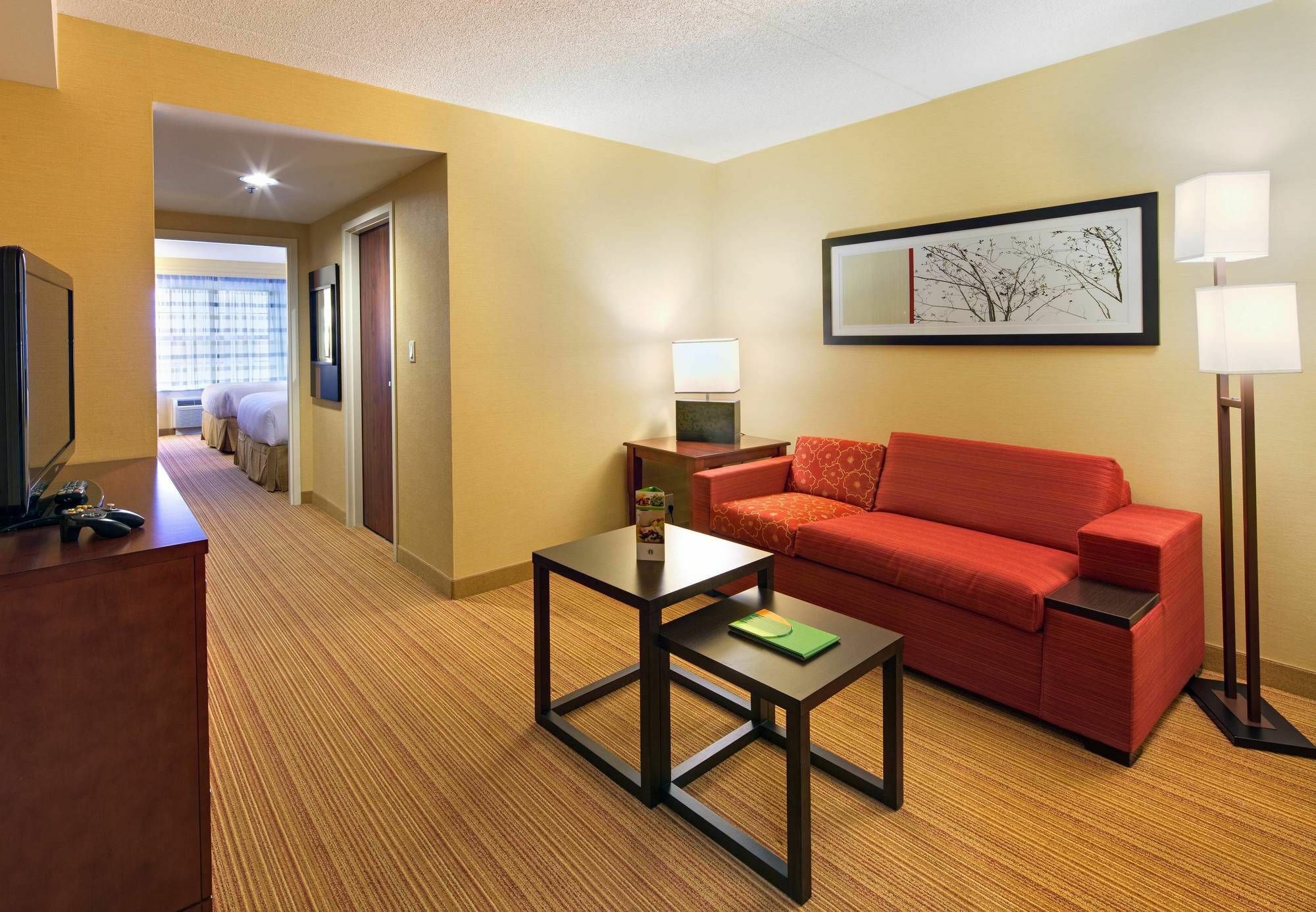 Отель Courtyard By Marriott Лондон Экстерьер фото