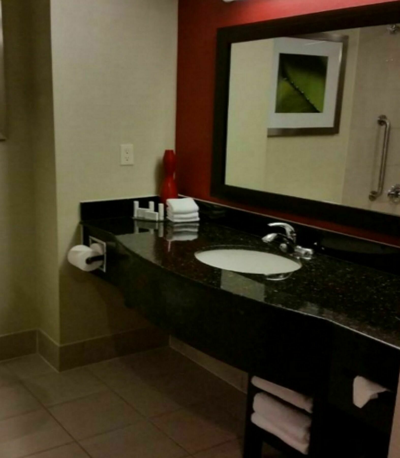 Отель Courtyard By Marriott Лондон Экстерьер фото